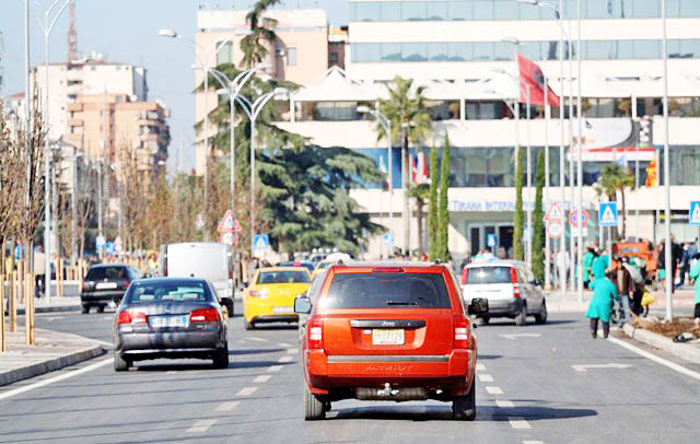 Shqiptaret, populli me me pak makina ne Europe